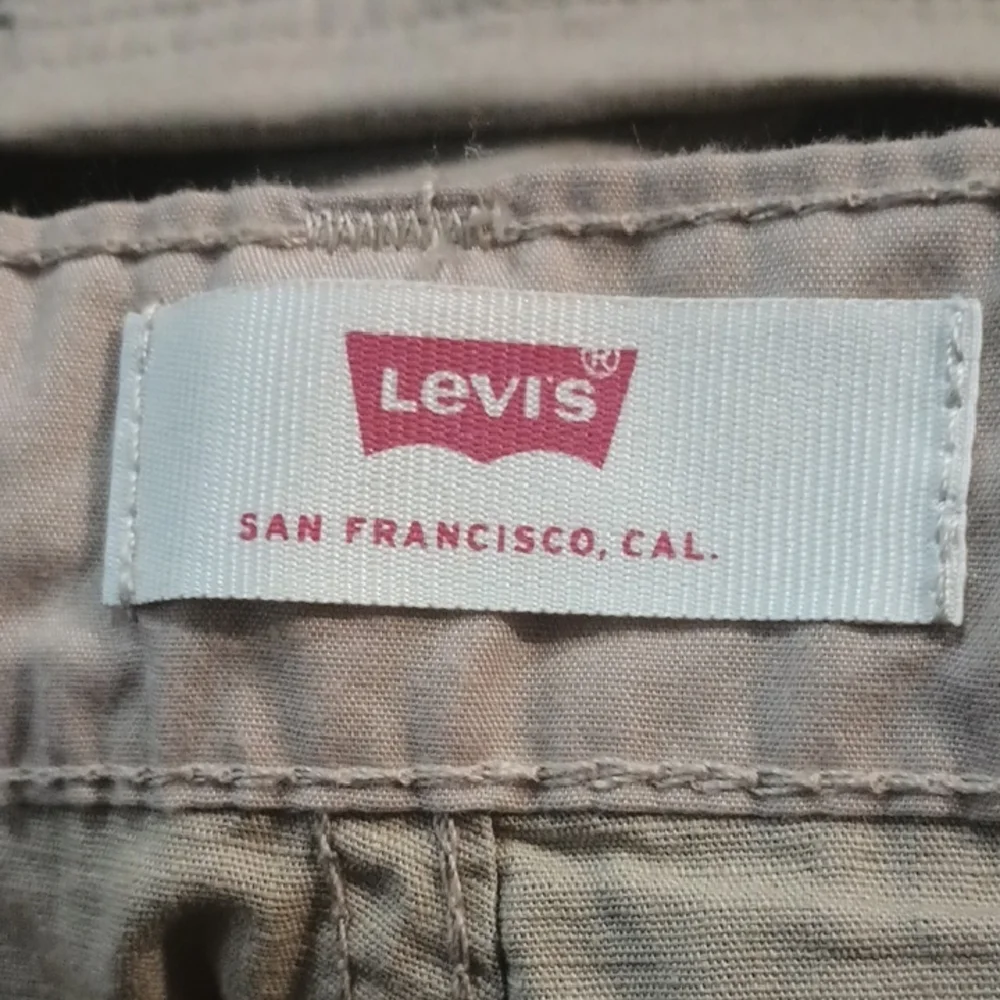 Boys Levi Cargo Shorts - Picture 2 of 8
